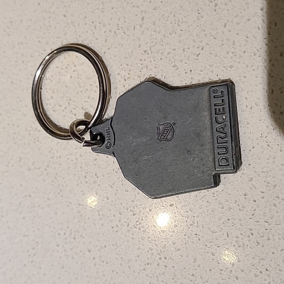 EUC Boston Bruins key ring - Picture 2 of 3